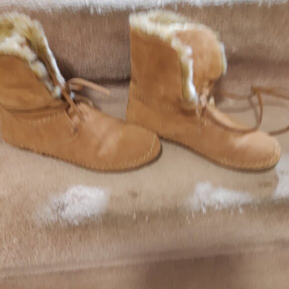 Toms Suede Moccasin-style Ladies winter boots SIZE W8 - Picture 9 of 12